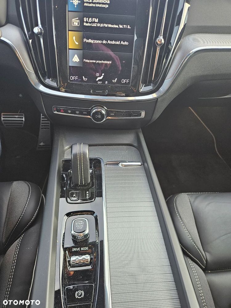 Volvo V60 B3 B R-Design - 12