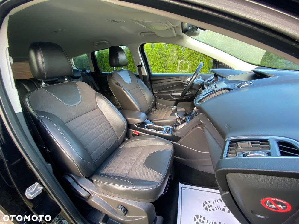 Ford Kuga 2.0 TDCi 4x4 Titanium - 37