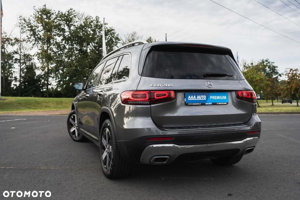 Mercedes-Benz GLB - 16