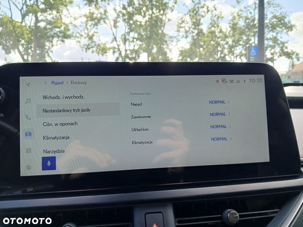 Lexus UX 300h F Sport AWD - 26