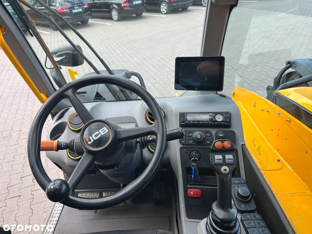 JCB 532-70 Agri - 11