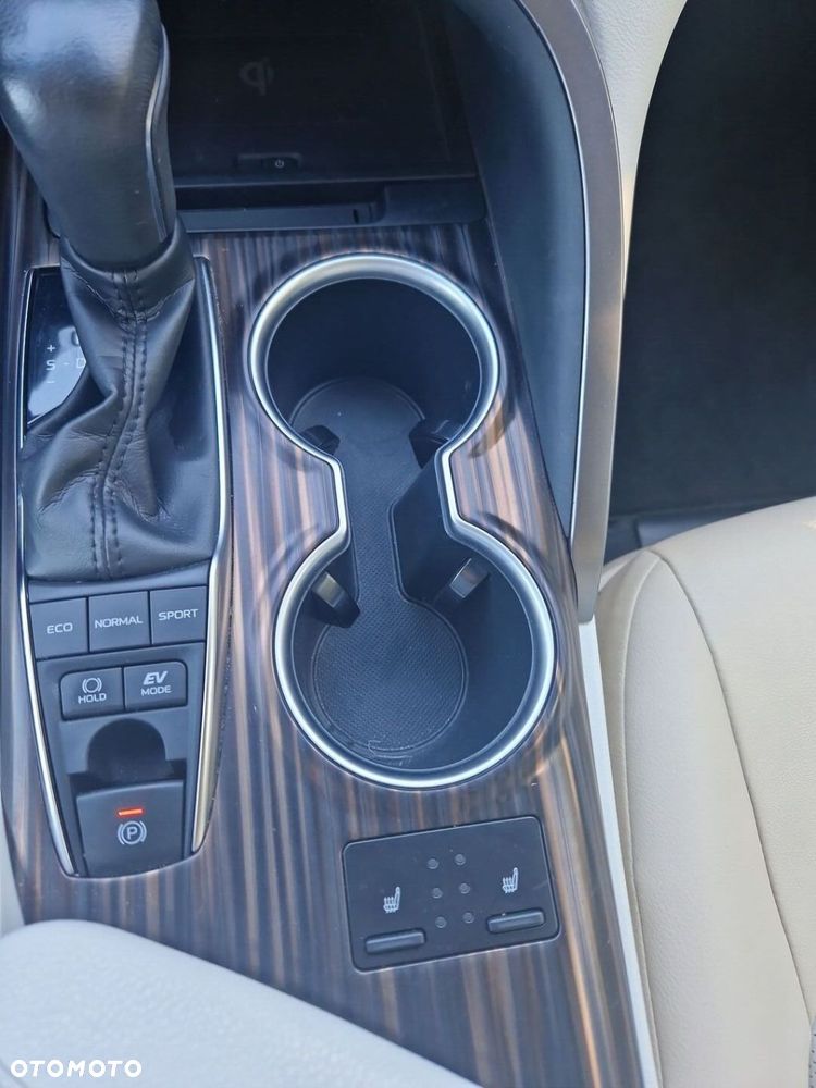 Toyota Camry 2.5 Hybrid Executive CVT - 19
