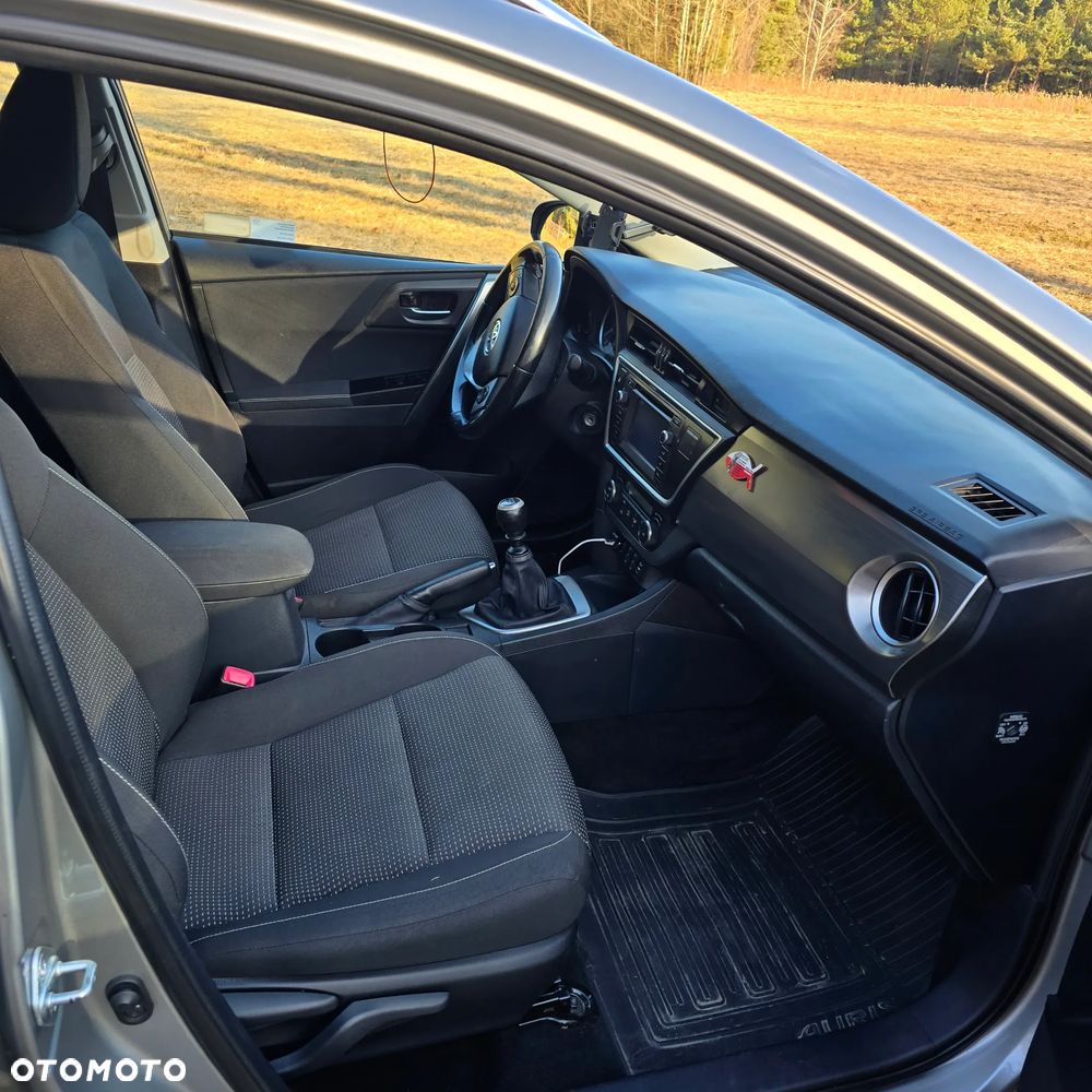 Toyota Auris 2.0 D-4D Premium - 6