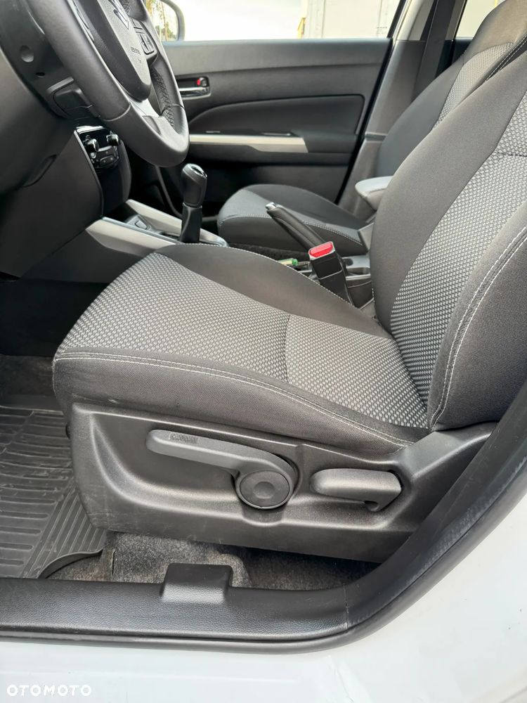 Suzuki Vitara 1.4 Boosterjet Premium 4WD - 24
