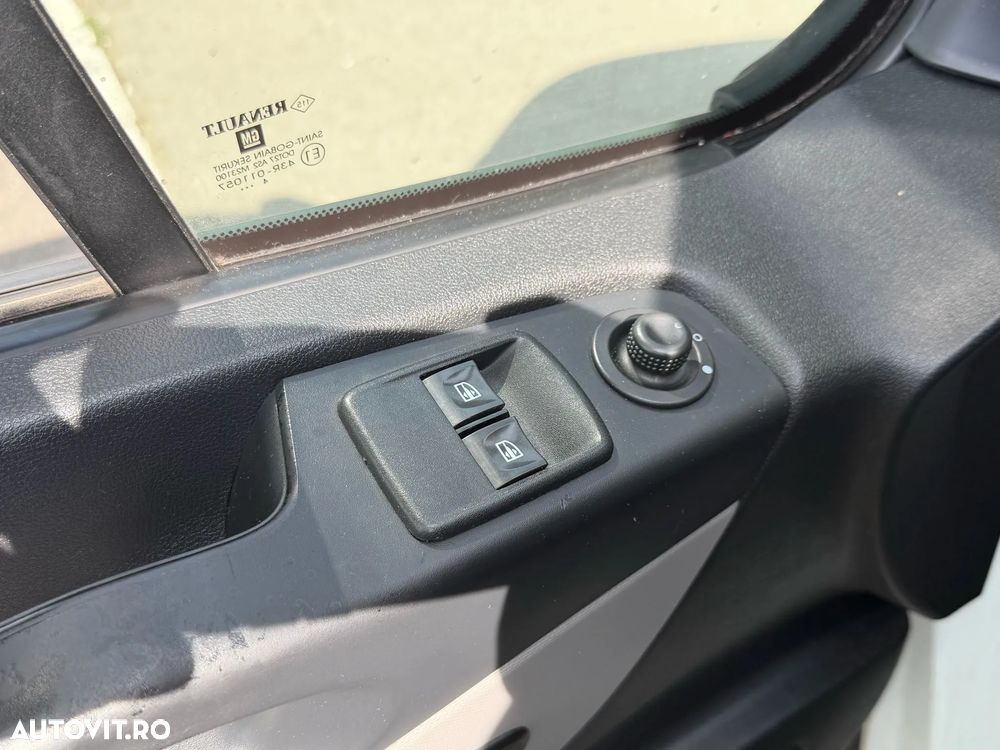 Renault TRAFIC - 13