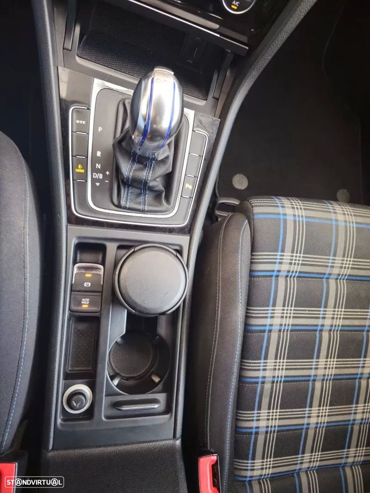 VW Golf 1.4 TSI e-Hybrid DSG - 12