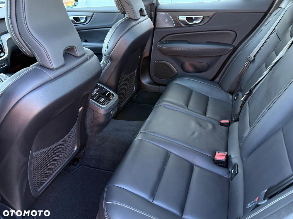 Volvo S60 B5 B AWD Ultimate Dark - 28