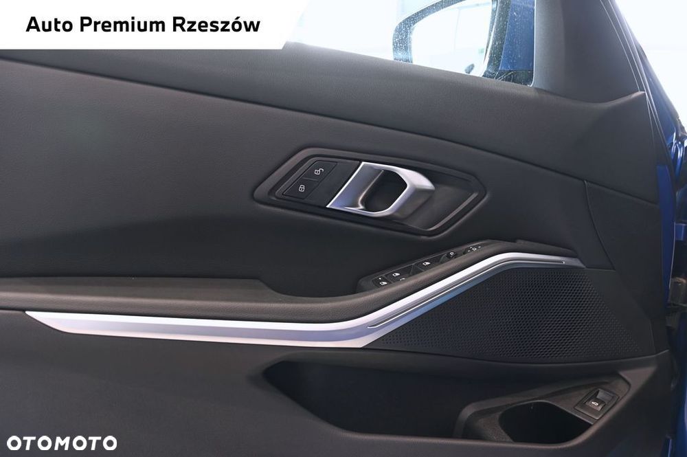 BMW Seria 3 318i - 8