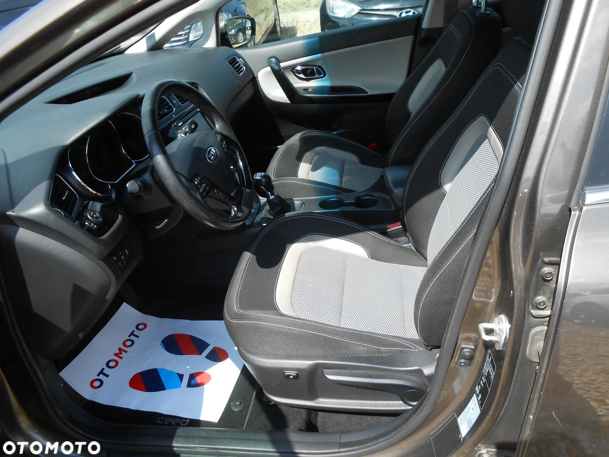 Kia Ceed 1.6 GDI Dream Team Edition - 11