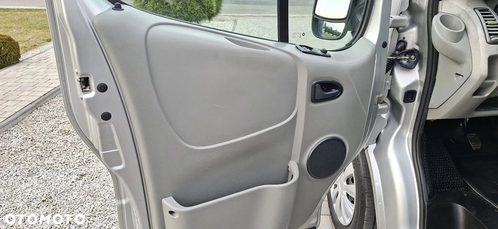 Opel vivaro - 9