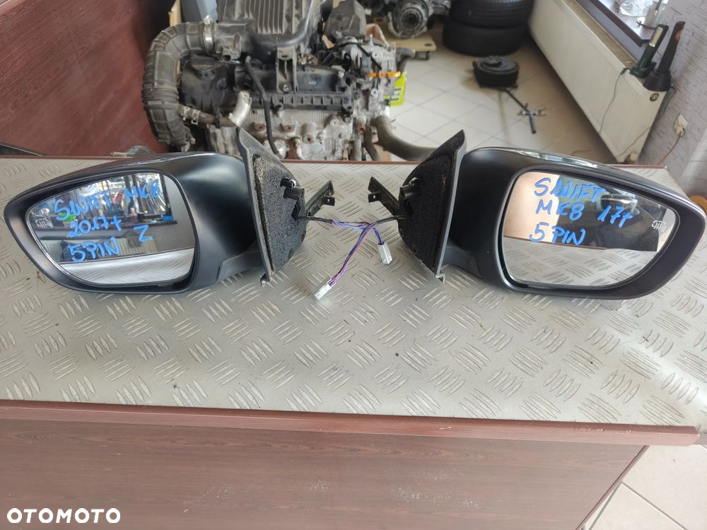 Suzuki Swift Mk8 Lewe prawe LUSTERKO 5pin EU - 1