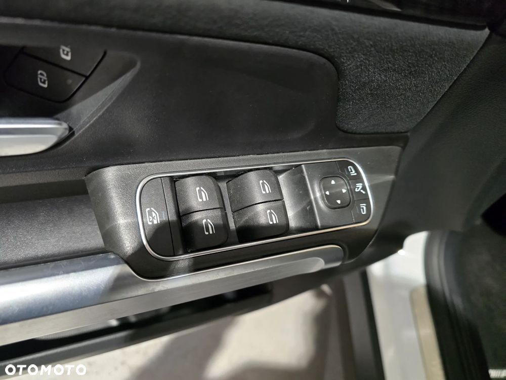 Mercedes-Benz GLB 200 4Matic 8G-DCT AMG Line - 14