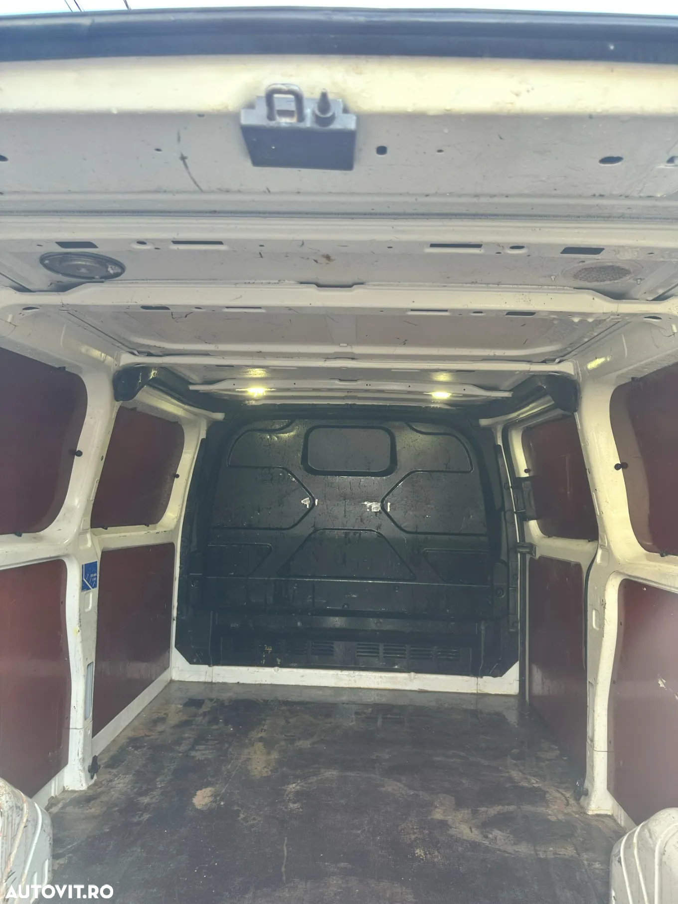 Ford CUSTOM L2H1 - 12