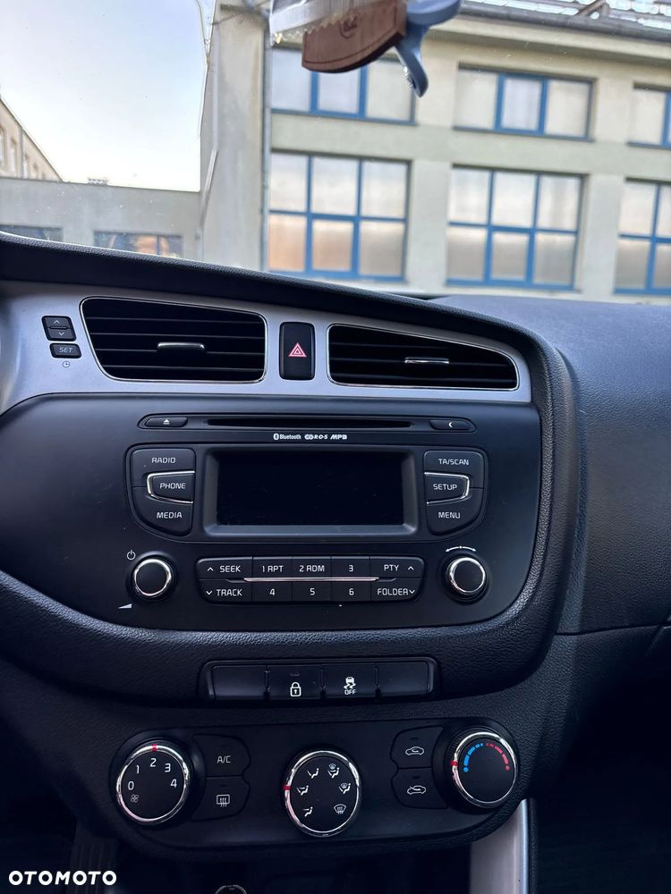 Kia Ceed - 12
