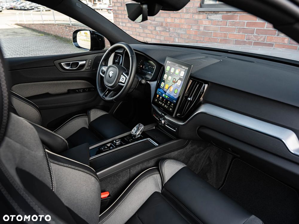 Volvo XC 60 B5 B AWD Plus Dark - 25