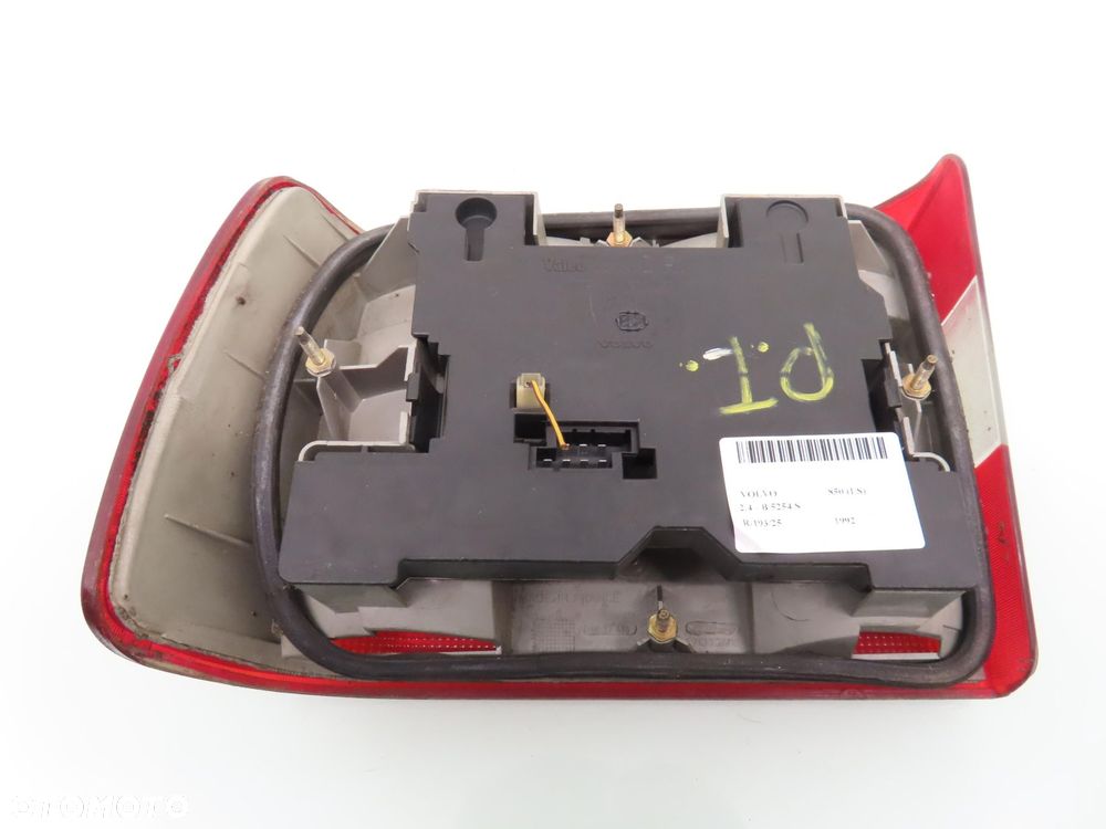 LAMPA PRAWA TYLNA VOLVO 850 6817416 - 4