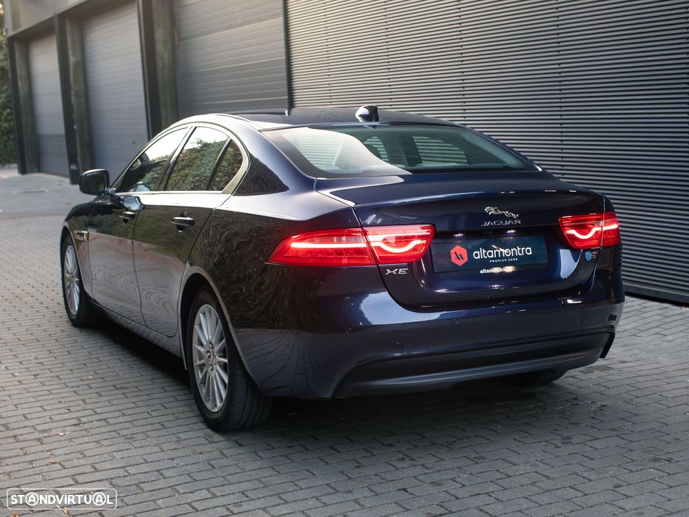 Jaguar XE 2.0 D Prestige - 8