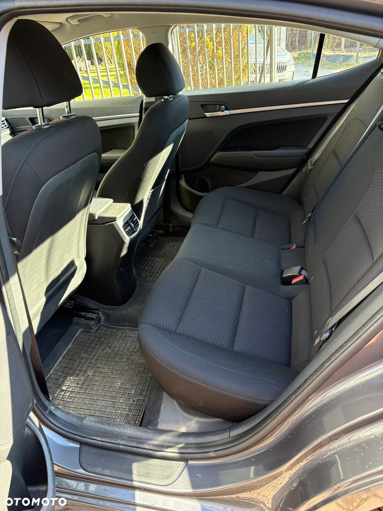 Hyundai Elantra 1.6 Comfort Premiere - 12