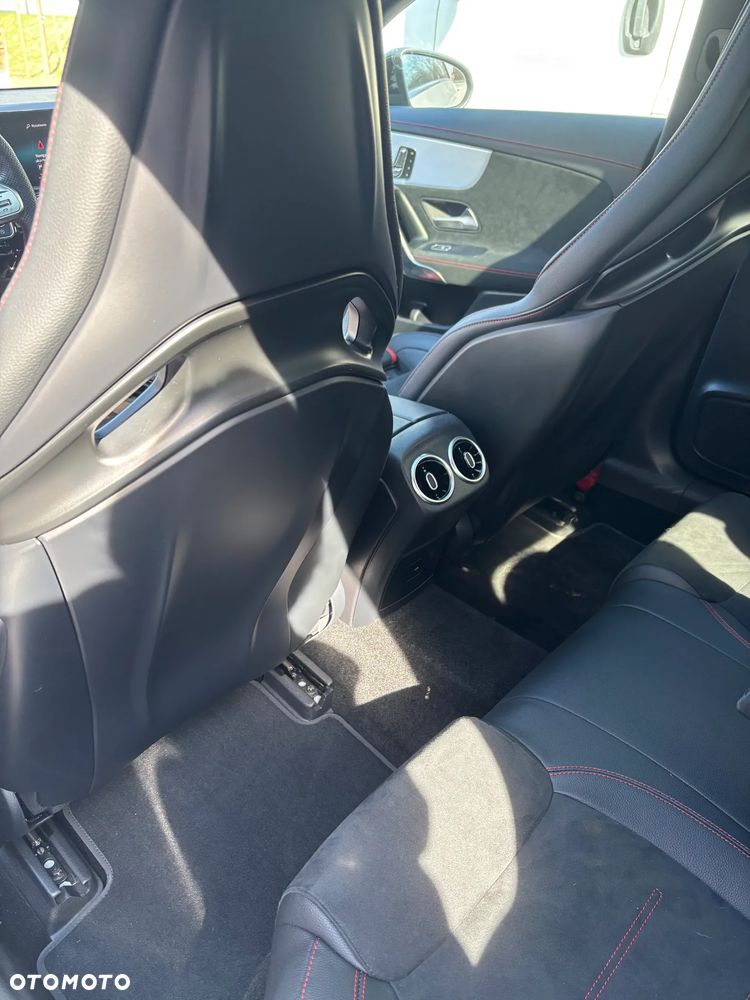 Mercedes-Benz CLA - 24