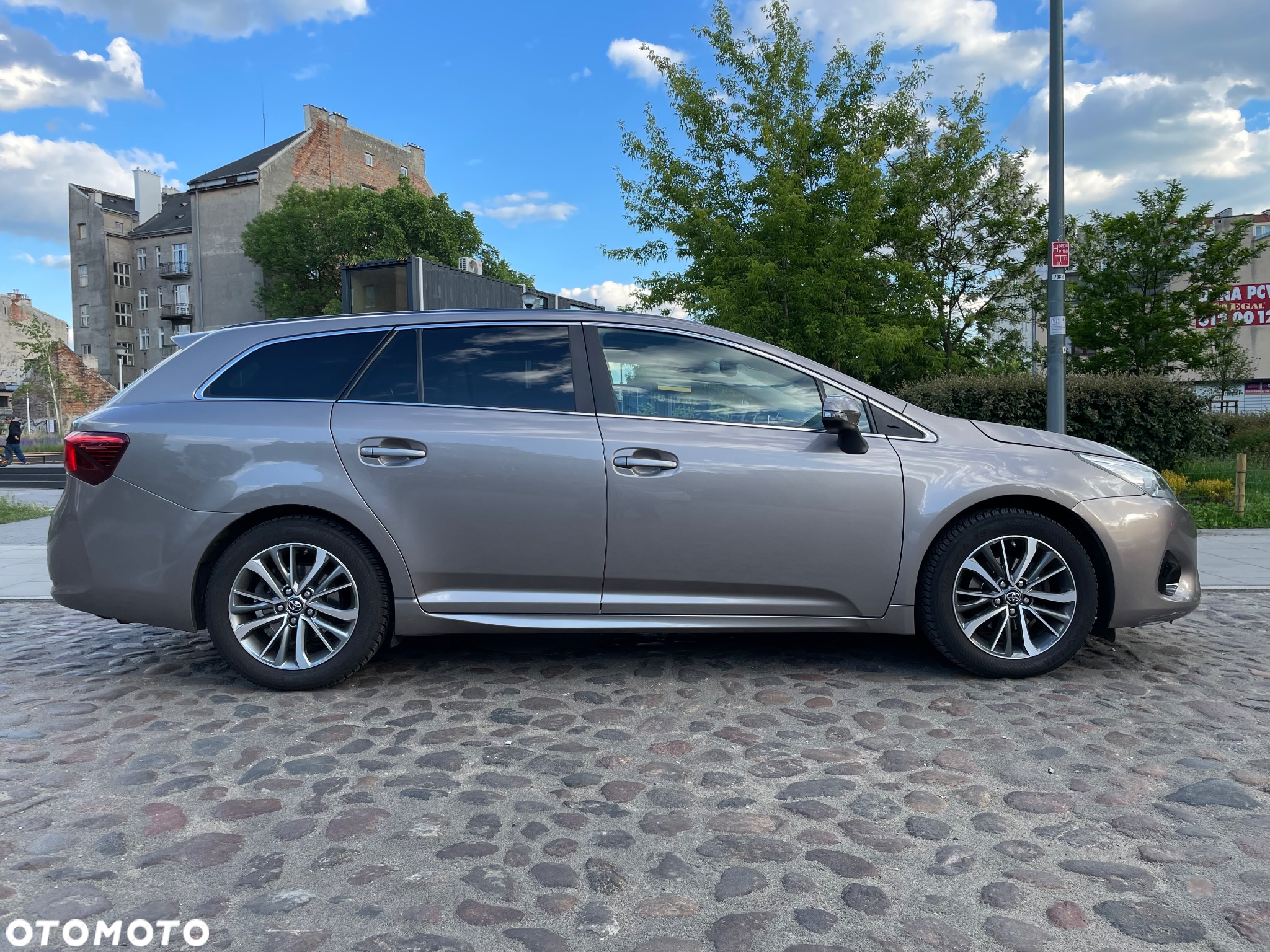 Toyota Avensis 1.8 Premium - 3
