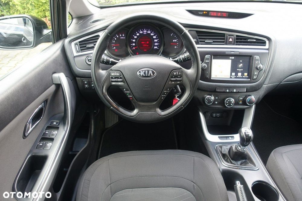Kia Ceed - 10