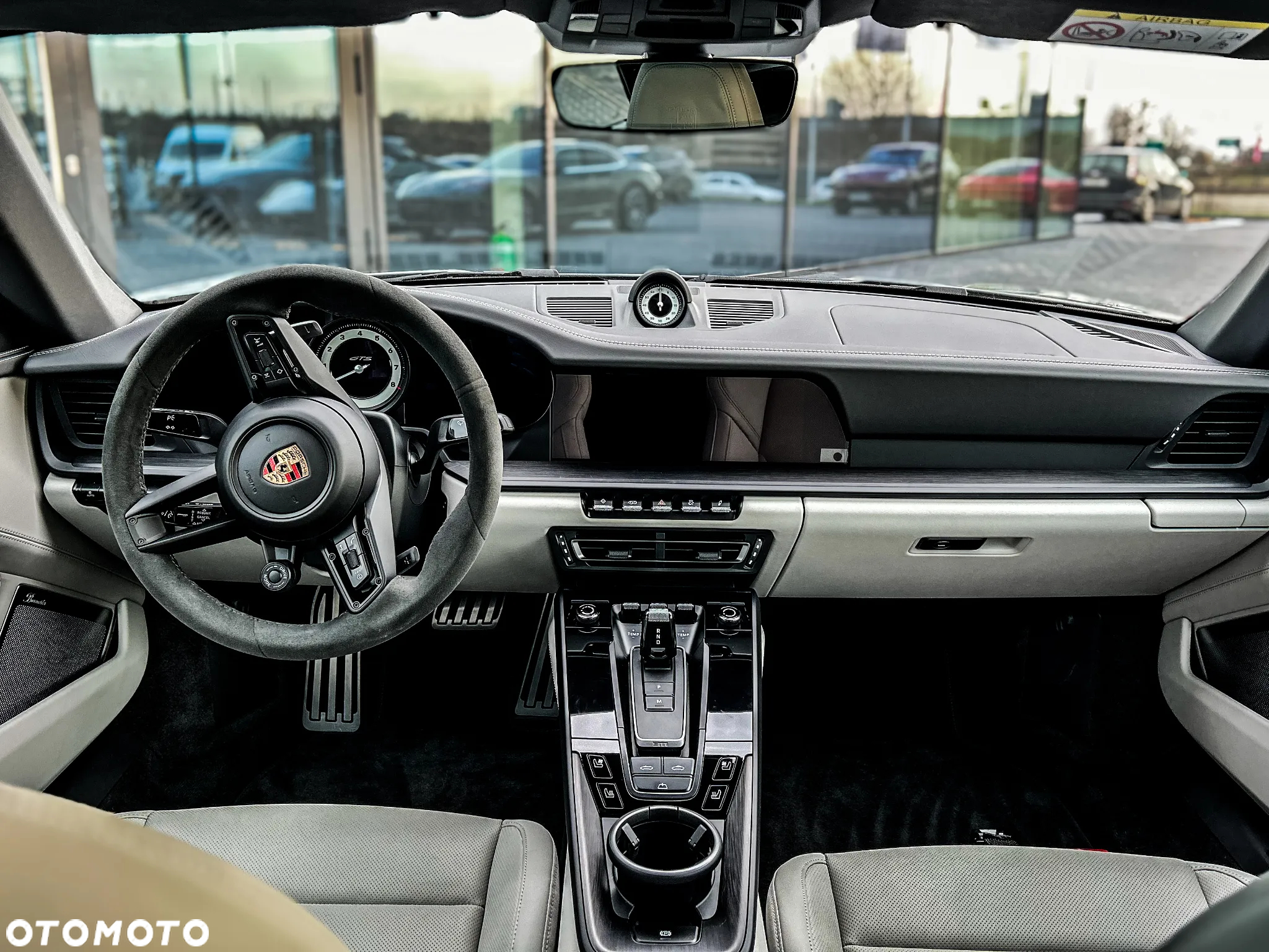 Porsche 911 Carrera 4 GTS Cabrio - 4