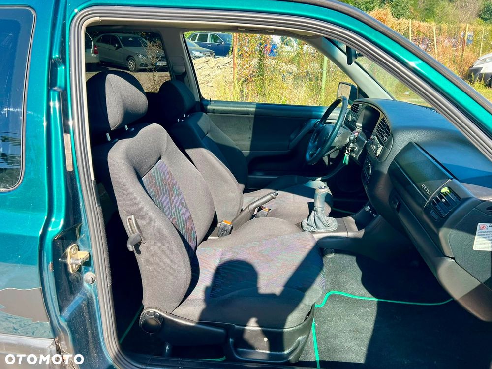 Volkswagen Golf 1.6 CL - 15