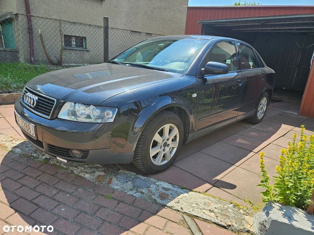 Audi A4 Limousine - 1