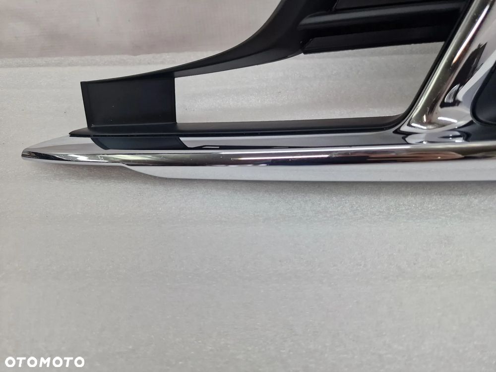 AUDI A8 D5 LIFT 4N0 21- LEWA KRATKA BOCZNA ZDERZAKA PRZEDNIEGO PRZÓD Z CHROMEM NA PDC , NR 4N0807681 + 4N0807151B , NR AUKCJI D/26 - 4