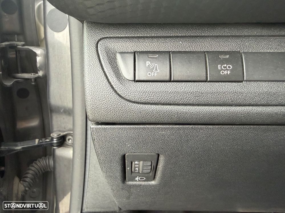 Peugeot 2008 1.2 PureTech GT Line EAT6 - 31