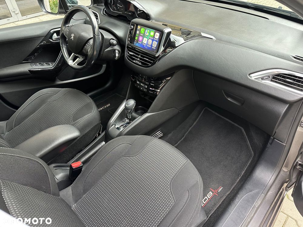 Peugeot 208 - 12