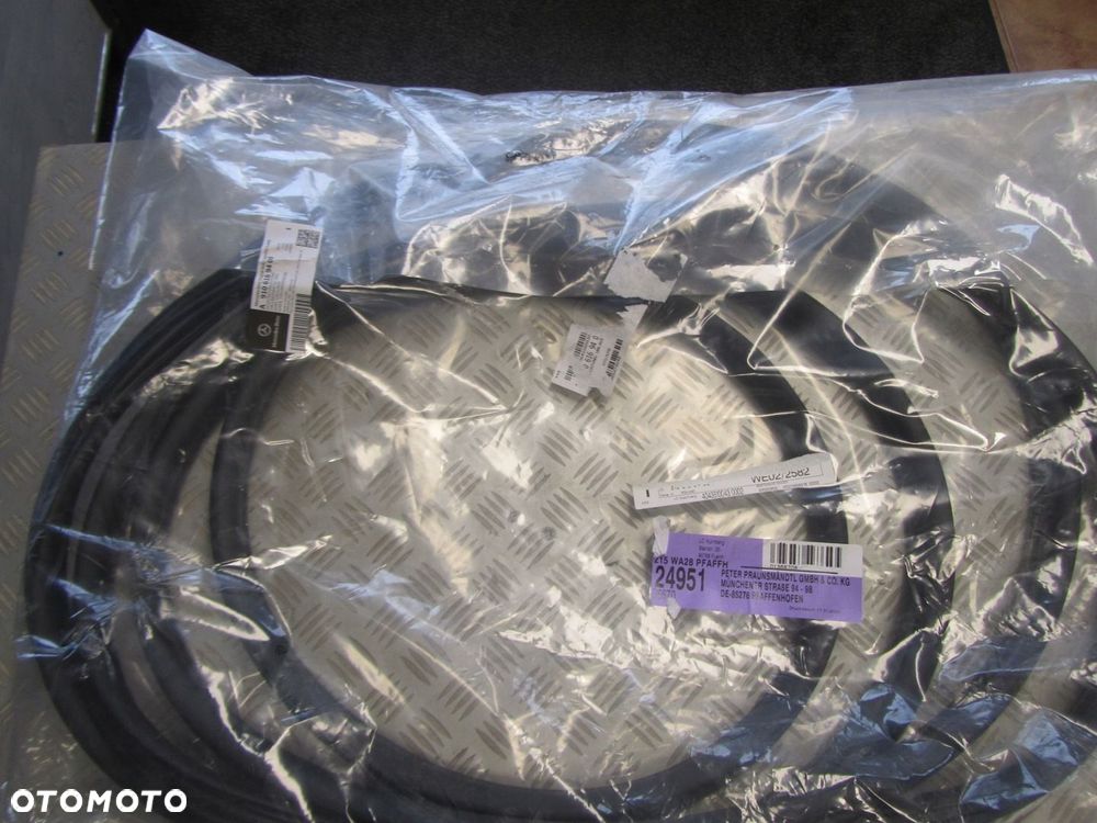 USZCZELKA DRZWI DO MERCEDESA 9106169400