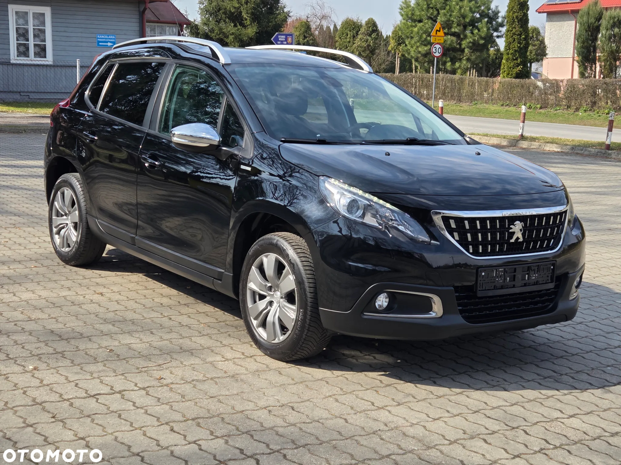 Peugeot 2008 1.2 Pure Tech Active S&S - 9