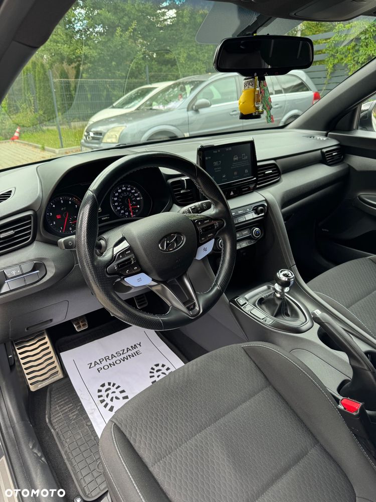 Hyundai Veloster - 8