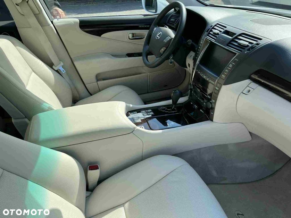 Lexus LS 460 Elite - 24