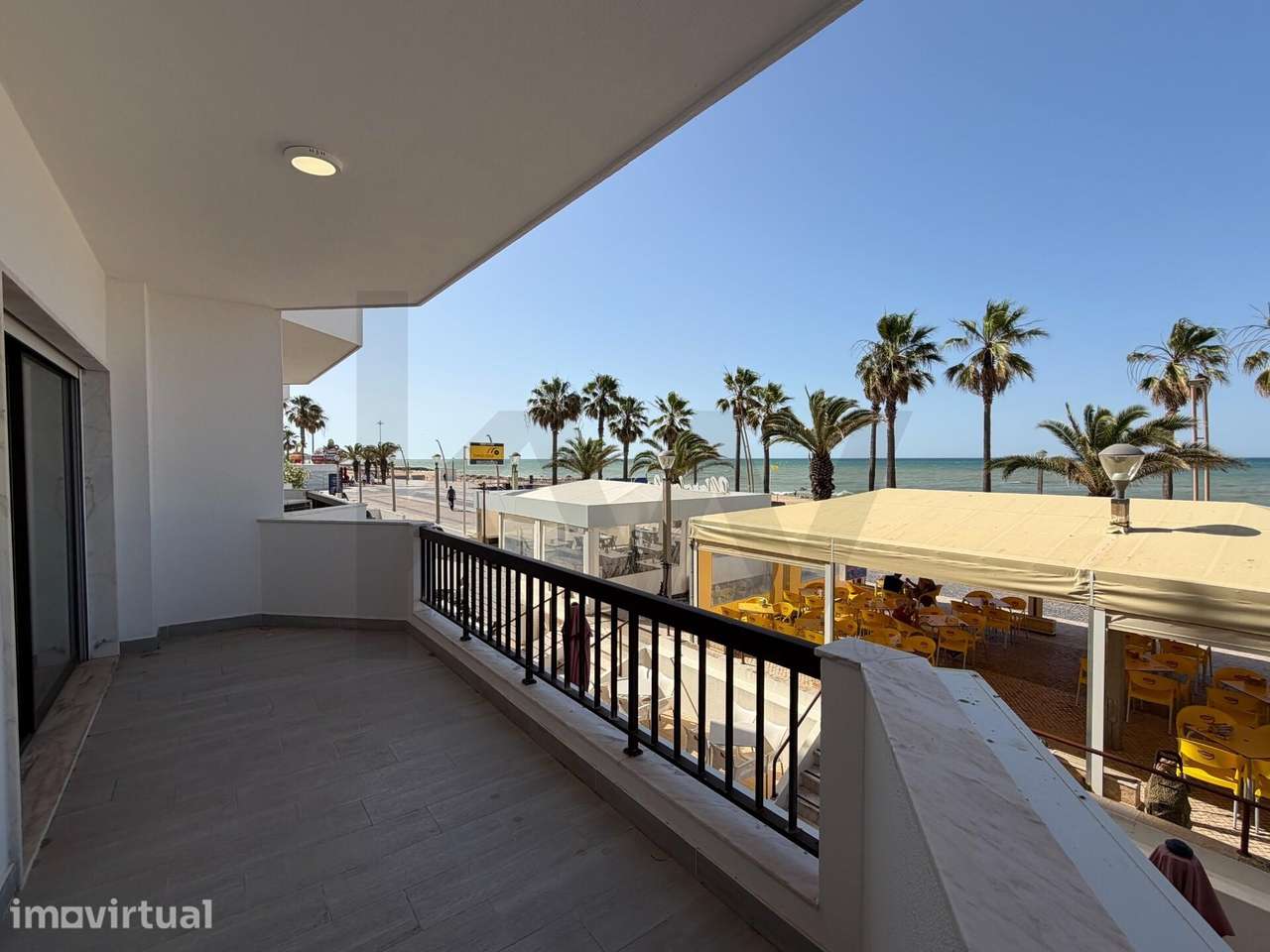 Apartamento T2+1 Renovado com vista mar - 1ª linha de mar em Quarteira - Grande imagem: 3/31