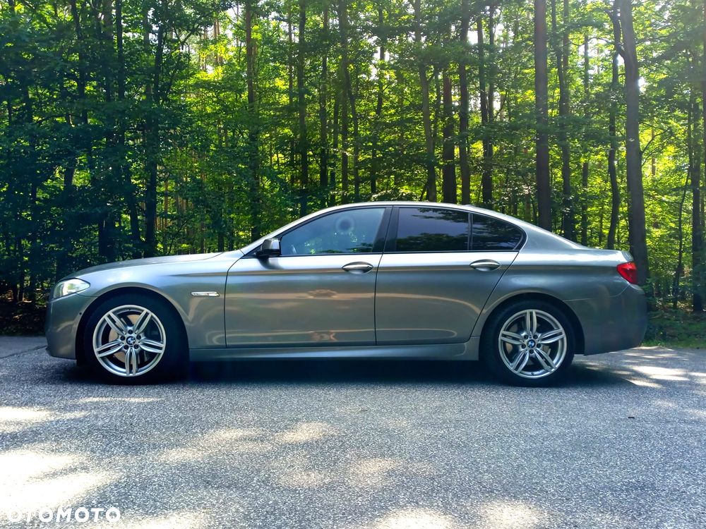 BMW Seria 5 550i xDrive Sport-Aut - 4