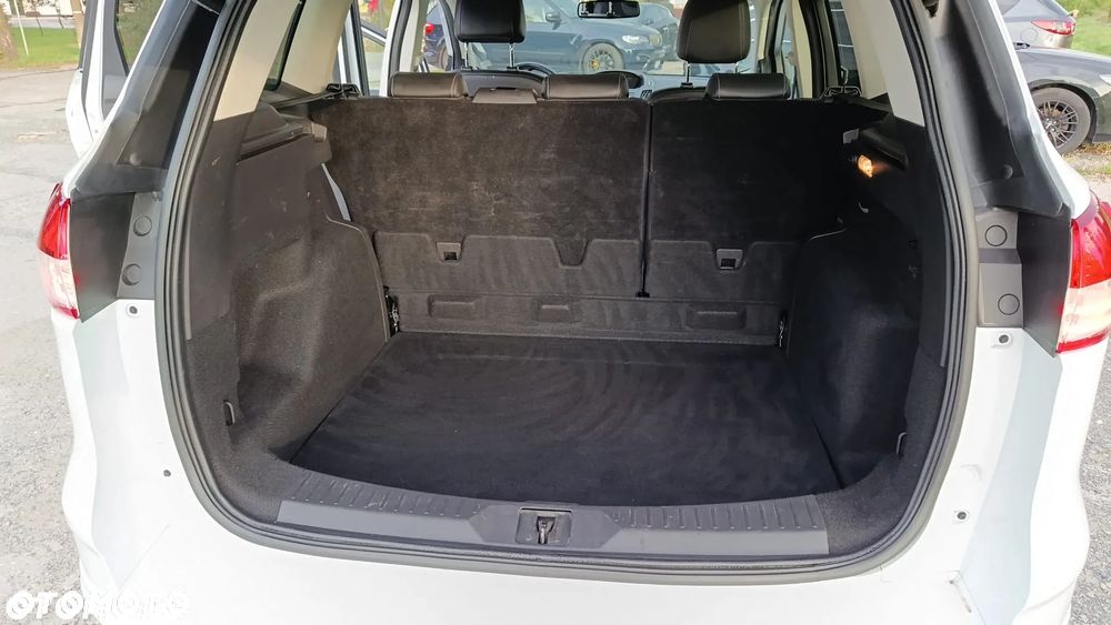 Ford Kuga - 12
