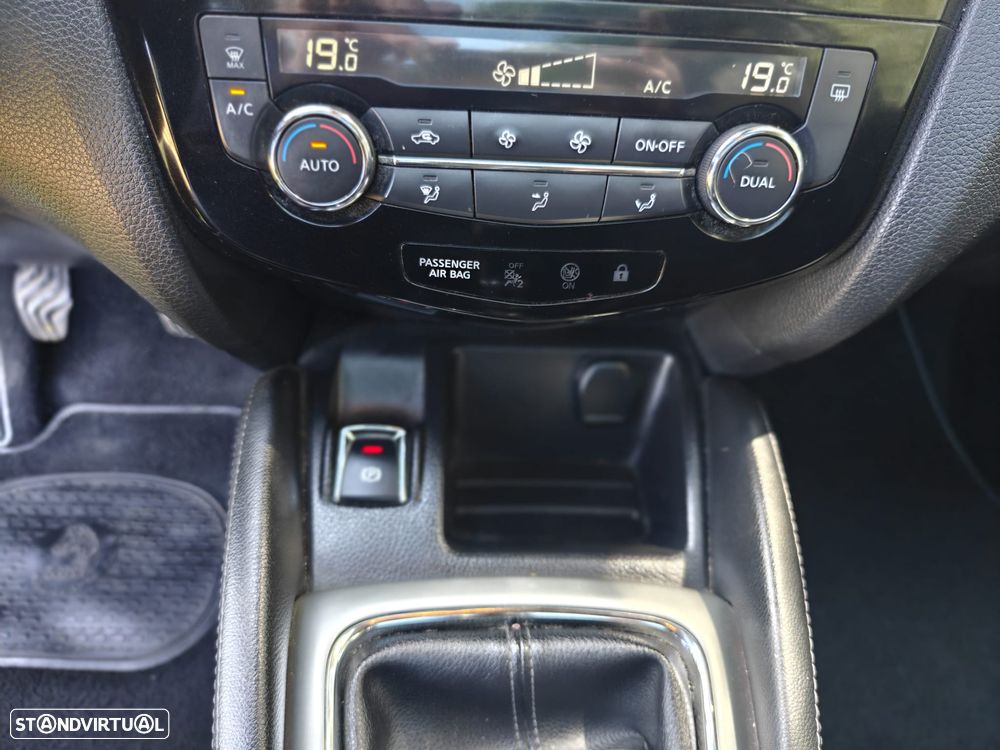 Nissan Qashqai 1.5 dCi N-Connecta 18 - 36