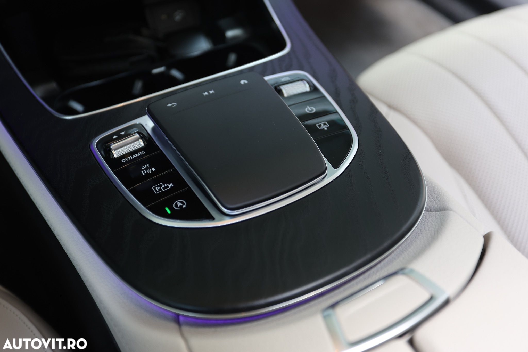 Mercedes-Benz E 300 d 4Matic 9G-TRONIC Exclusive - 28