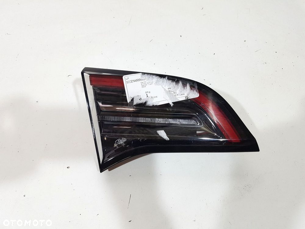 TESLA 3 LIFT / Y LAMPA TYŁ TYLNA W KLAPĘ PRAWA 1502088-00-B ORYGINAŁ EUROPA