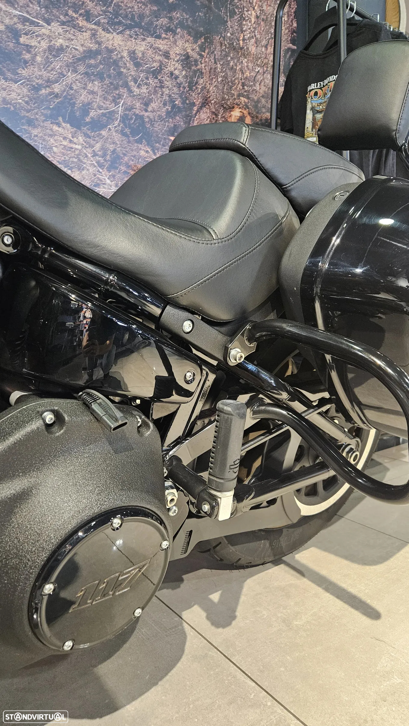 Harley-Davidson Low Rider ST - 18