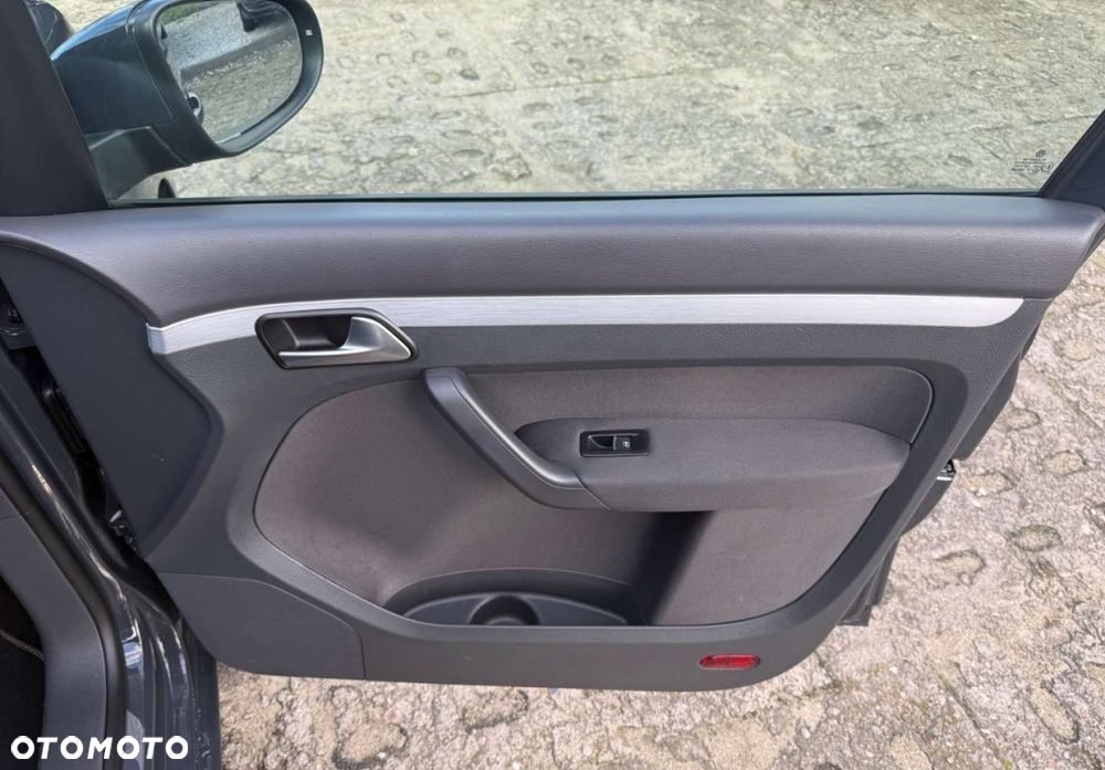 Volkswagen Touran - 22