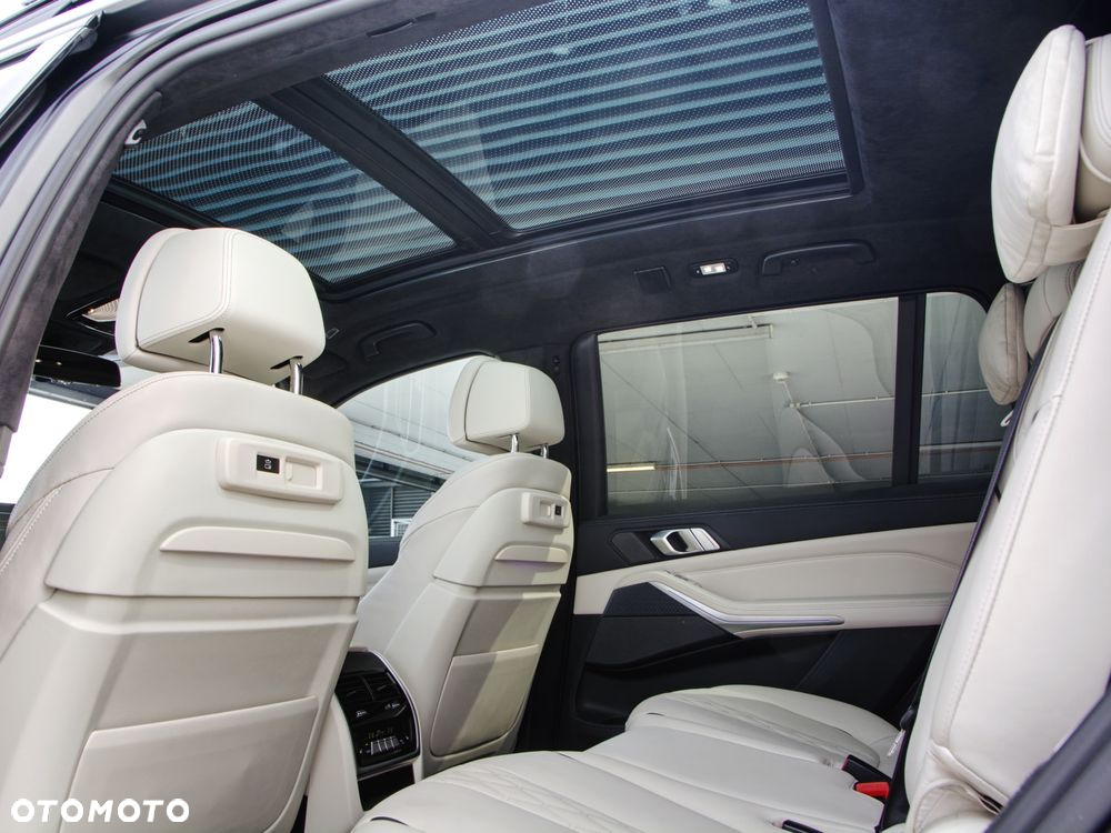 BMW X7 M50i sport - 28