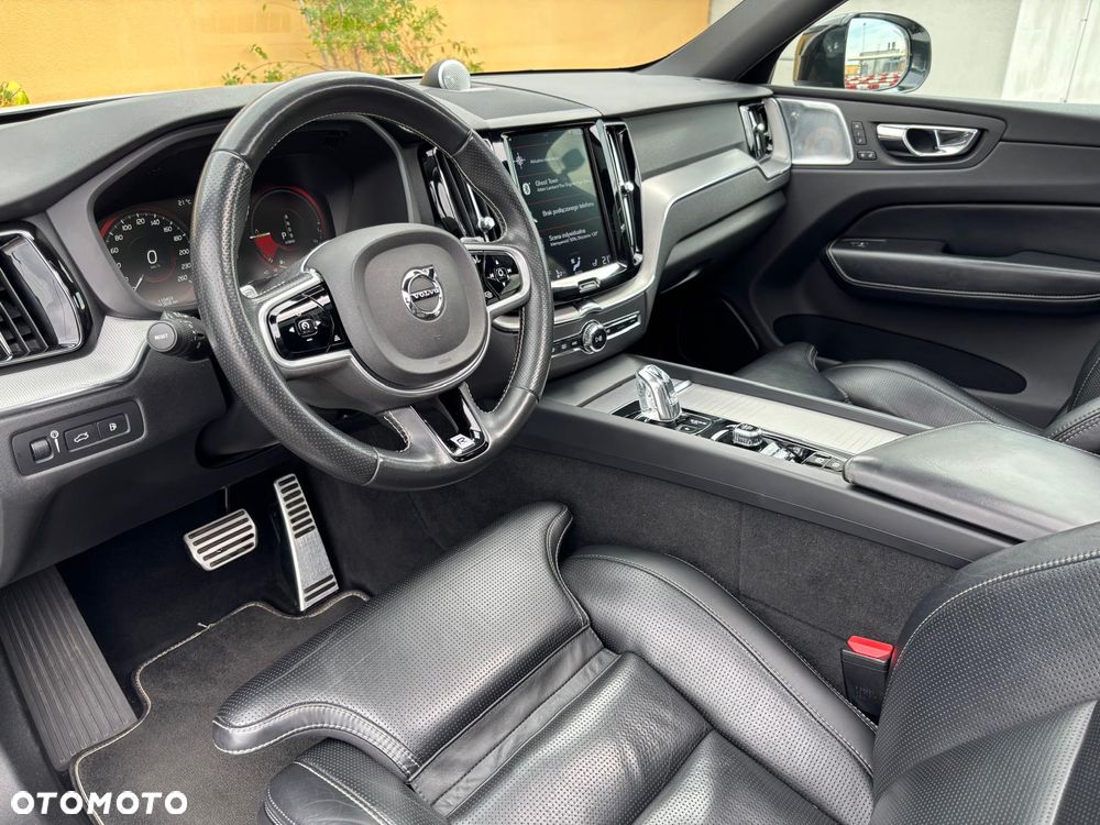 Volvo XC 60 T8 AWD Plug-In Hybrid R-Design - 22