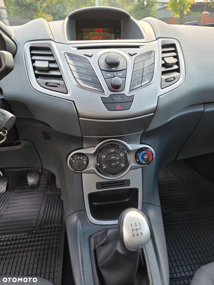 Ford Fiesta - 23