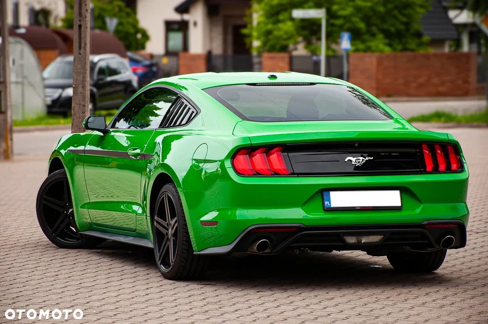 Ford Mustang - 12