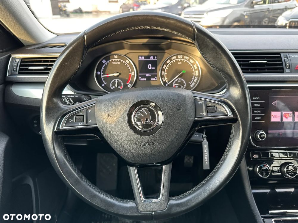 Skoda Superb 2.0 TDI SCR Style DSG - 22