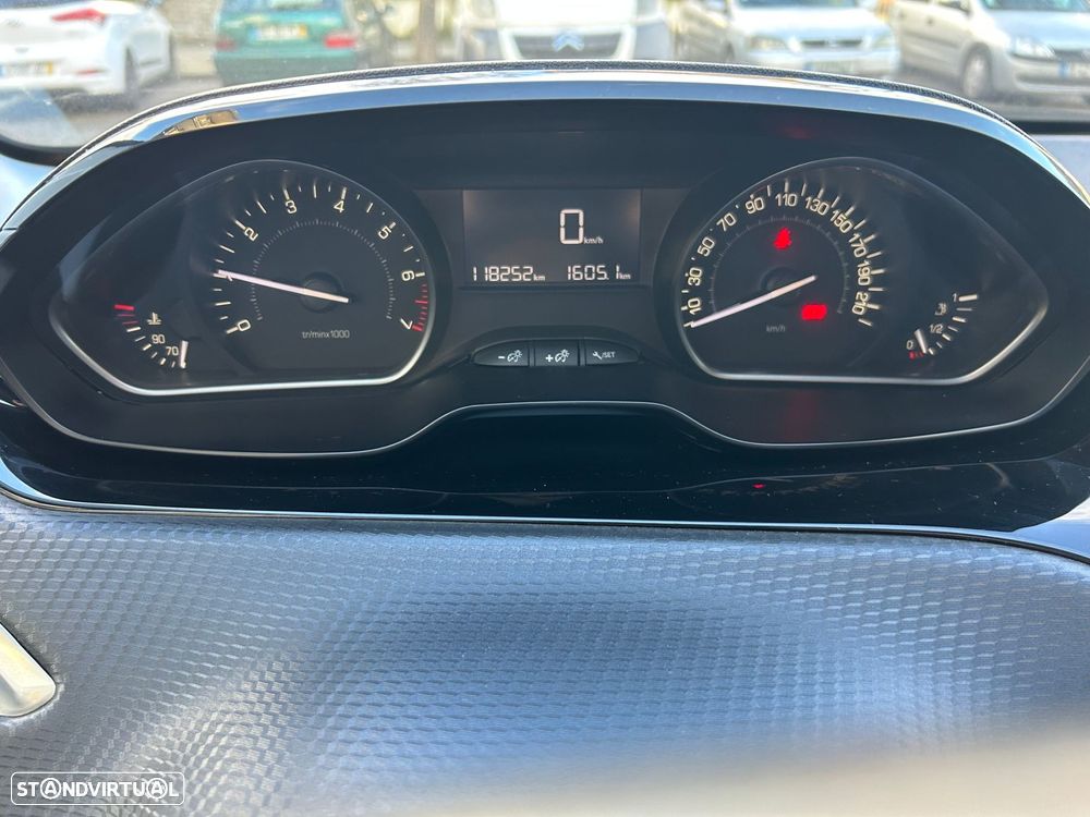 Peugeot 208 1.2 PureTech Signature - 30