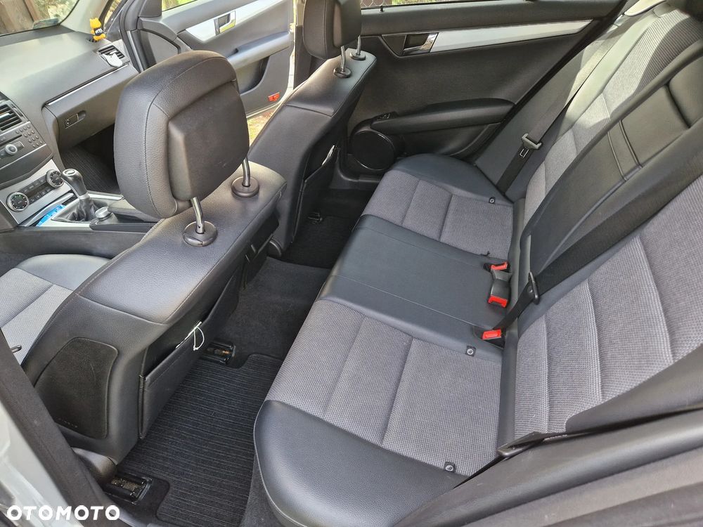 Mercedes-Benz Klasa C 220 CDI DPF Avantgarde - 14